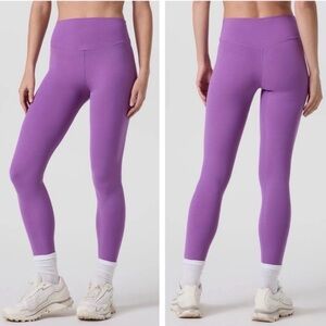 Vuori  AllTheForm Leggings in Bright Violet size Large